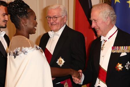 Großer Moment: Hier schüttelt Motsi Mabuse König Charles' Hand