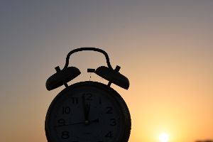 Was die Zeitumstellung für Autofahrer an Risiken mit sich bringt