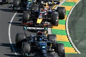 Unterbrechung kurz vor Rennende: Verstappen führt