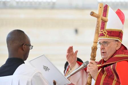 Papst Franziskus leitete Sonntagsmesse nach überstandener Bronchitis