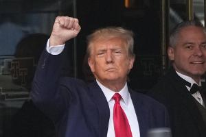 "Massive Wahlbeeinflussung": Donald Trump weist Anklage zurück