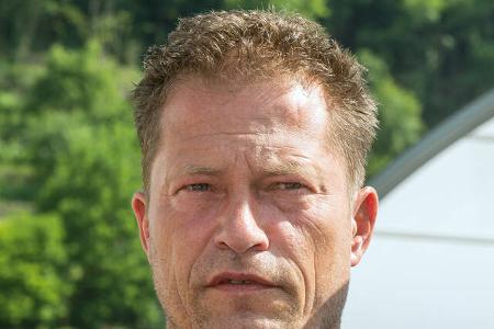 Auch sein Kollege Til Schweiger hat ein Zuhause auf der Insel – und ein Restaurant namens Henry Likes Pizza. Das Inselparadies scheint ihn geschäftlich zu inspirieren: Der Star bastelt auch am Start einer Hotelkette.