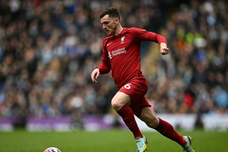 Linienrichter versetzt Liverpools Robertson Ellbogenschlag