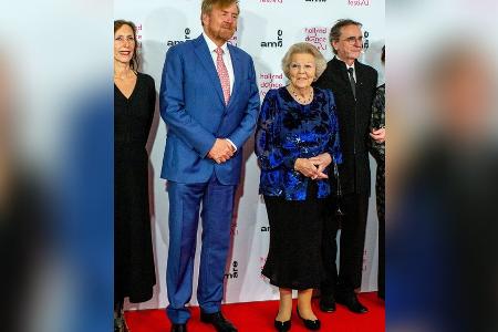 König Willem-Alexander strahlt mit Mutter Beatrix auf dem Red Carpet