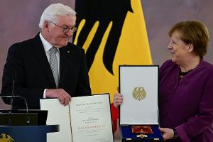 Ex-Bundeskanzlerin Angela Merkel mit dem Großkreuz-Orden geehrt