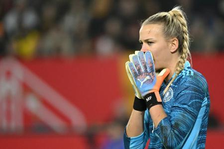 Nationaltorhüterin Frohms vorzeitig abgereist