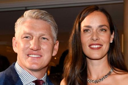 Ana Ivanović präsentiert stolz ihren Babybauch