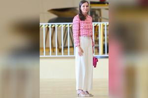 Pink und Weiß: Letizia von Spanien strahlt in modernem Frühlings-Look