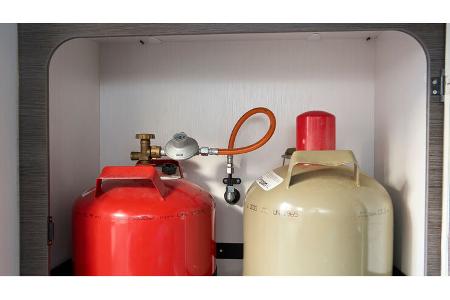 Mobil opt. Gasflaschenumschalt-Anlage Vorher Bild der Gasflaschen