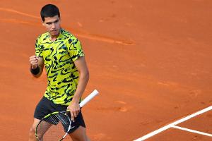 Titelverteidiger Alcaraz im Endspiel von Barcelona