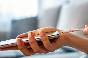 Weniger als gedacht: Wie viel es kostet, das Smartphone aufzuladen