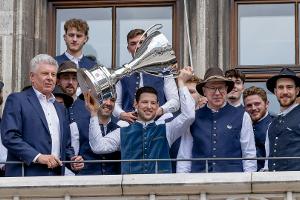 Münchner Eishockey-Meister im Rathaus empfangen