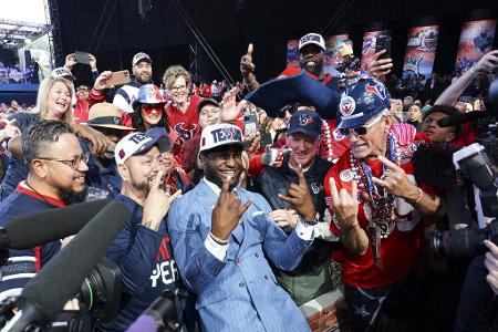 So spektakulär war die erste Runde des NFL Draft 2023 - Mit Spannung wurde die erste Runde des NFL Draft 2023 erwartet. Am 28. April war es in Kansas City schließlich soweit. Insgesamt 31 Talente fanden ihr neues Team. Für ausreichend Spektakel war selbstverständlich gesorgt: