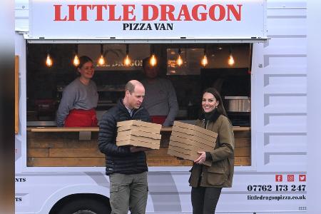 Lässiger Auftritt in Wales: William und Kate verteilen Pizza