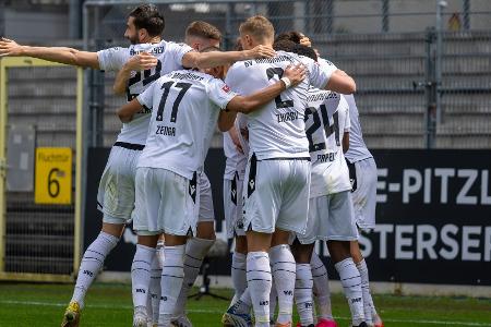 Schlusslicht Sandhausen schließt zu Regensburg auf