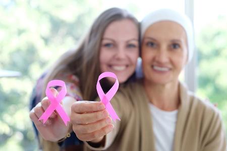 Diagnose Brustkrebs: Was für Betroffene und Angehörige wichtig ist