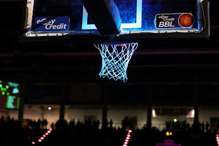 Lizenzen für alle Bundesligisten und Zweitliga-Sextett