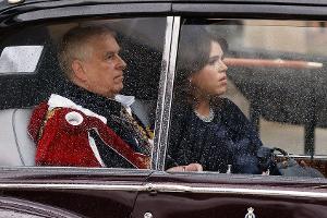 Prinz Andrew auf dem Weg zur Krönung von Charles III. ausgebuht