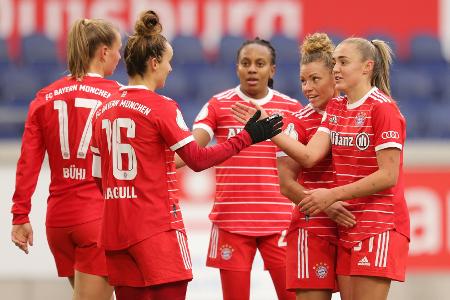 Dezimierte Bayern-Frauen bleiben dank Zittersieg vorne