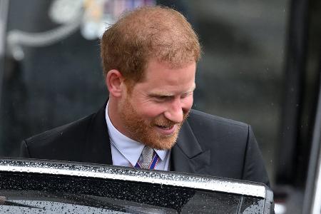 Prinz Harry fliegt kurz nach der Krönung zurück nach Kalifornien