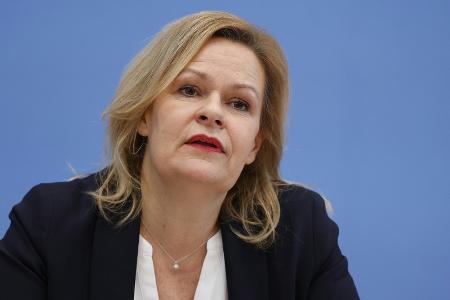 Sportminister gegen Russen-Rückkehr unter neutraler Flagge