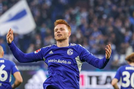 Sepp van den Berg - Note: 5,0 - Hielt S04 in den ersten 20 Minuten mit seinen Rettungstaten im Spiel und klärte gegen Coman einmal auf der Linie (10.). Vor dem Elfmeter unterlief ihm jedoch ein schwerwiegender Ballverlust. Später kaum noch mit gelungenen Szenen.