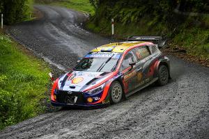 Doughnuts gedreht: Solberg verliert Führung bei Rallye-WM