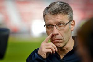 Knäbels Kabinenpredigt, Reis bedient: "Zu ehrfürchtig"