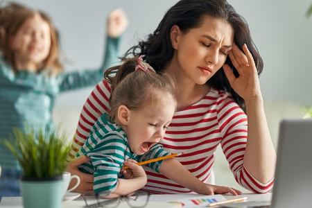 Ausgebrannt und überfordert: Warum so viele Mütter an Burnout leiden