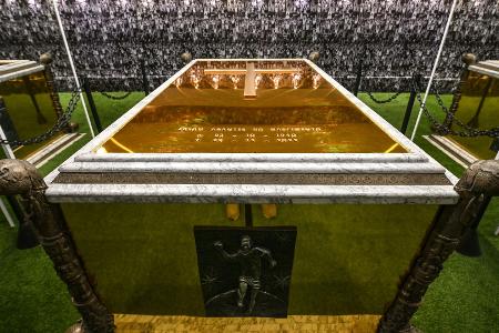 Peles Ruhestätte in Santos eröffnet