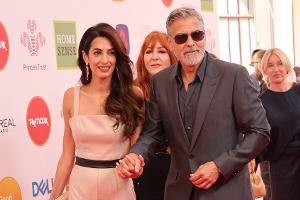 George und Amal Clooney händchenhaltend bei den Prince's Trust Awards