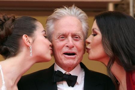 Von Carys und Catherine: Cannes-Küsschen für Michael Douglas