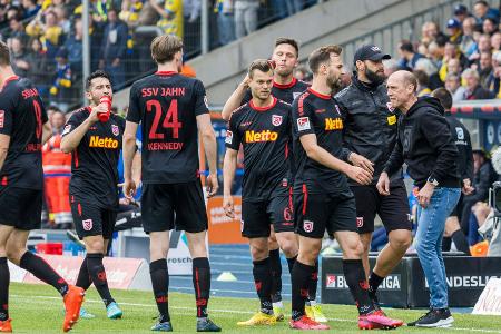 Regensburg trotz Sieg fast abgestiegen