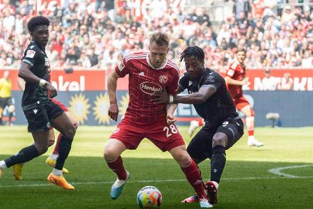 Düsseldorf verabschiedet Hennings emotional