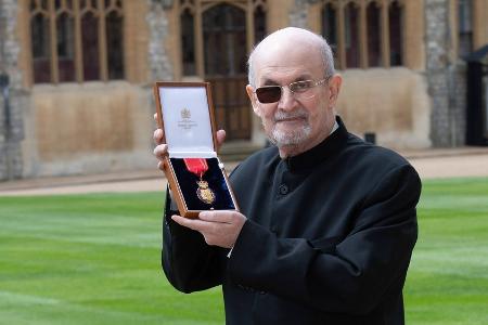 Nach Messerattacke: Salman Rushdie erhält Orden von Prinzessin Anne