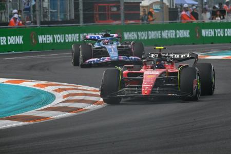 Auftakt in Monaco: Verstappen knapp vorne - Alonso im Pech