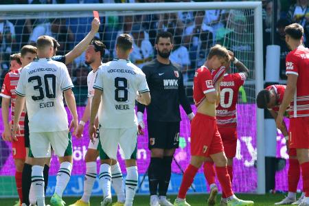 Augsburg bleibt trotz Niederlage erstklassig