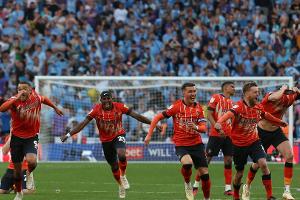 "Wertvollstes Spiel der Welt": Luton steigt nach Sieg auf