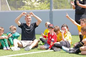 "Glaub an dich Cup": Kimmich trifft Inklusionsmannschaften