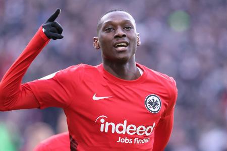 Kolo Muani blendet Spekulationen aus