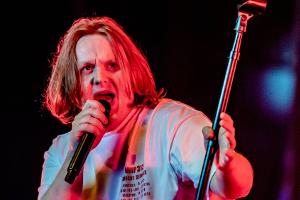 "Muss mir einen Moment Zeit nehmen": Lewis Capaldi sagt Konzerte ab