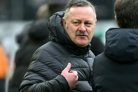 Gladbach: Schmadtke sitzt neben Seoane auf der Bank