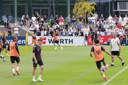 DFB-Training ohne Werner und Henrichs