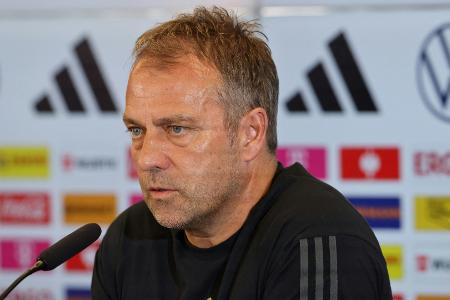 Experiment gescheitert - doch Flick hält an Dreierkette fest