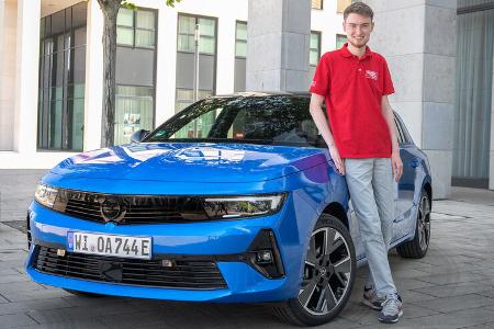 Opel Astra Electric Bild mit Redakteur