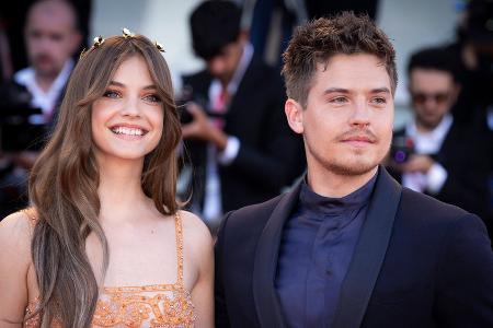 Barbara Palvin und Dylan Sprouse sind nun offiziell verlobt