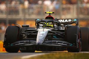 Stromausfall und Mercedes-Doppelspitze im Training