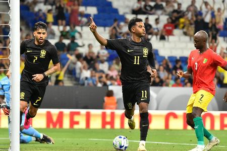 Zeichen gegen Rassismus: Brasilien siegt in Schwarz