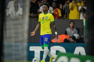 Brasilien in Schwarz - Vinicius klagt erneut über Rassismus