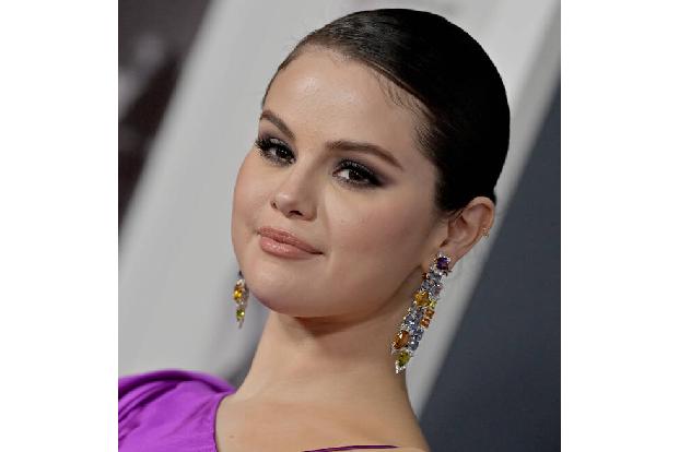 …eigenen Dokumentation mit dem Titel ‘Selena Gomez: My Mind and Me’ setzte sich die Schauspielerin mit ihren Depressionen auseinander, zu denen sie sich mittlerweile stolz und selbstbewusst bekennt, wie sie sagte.  Unter…